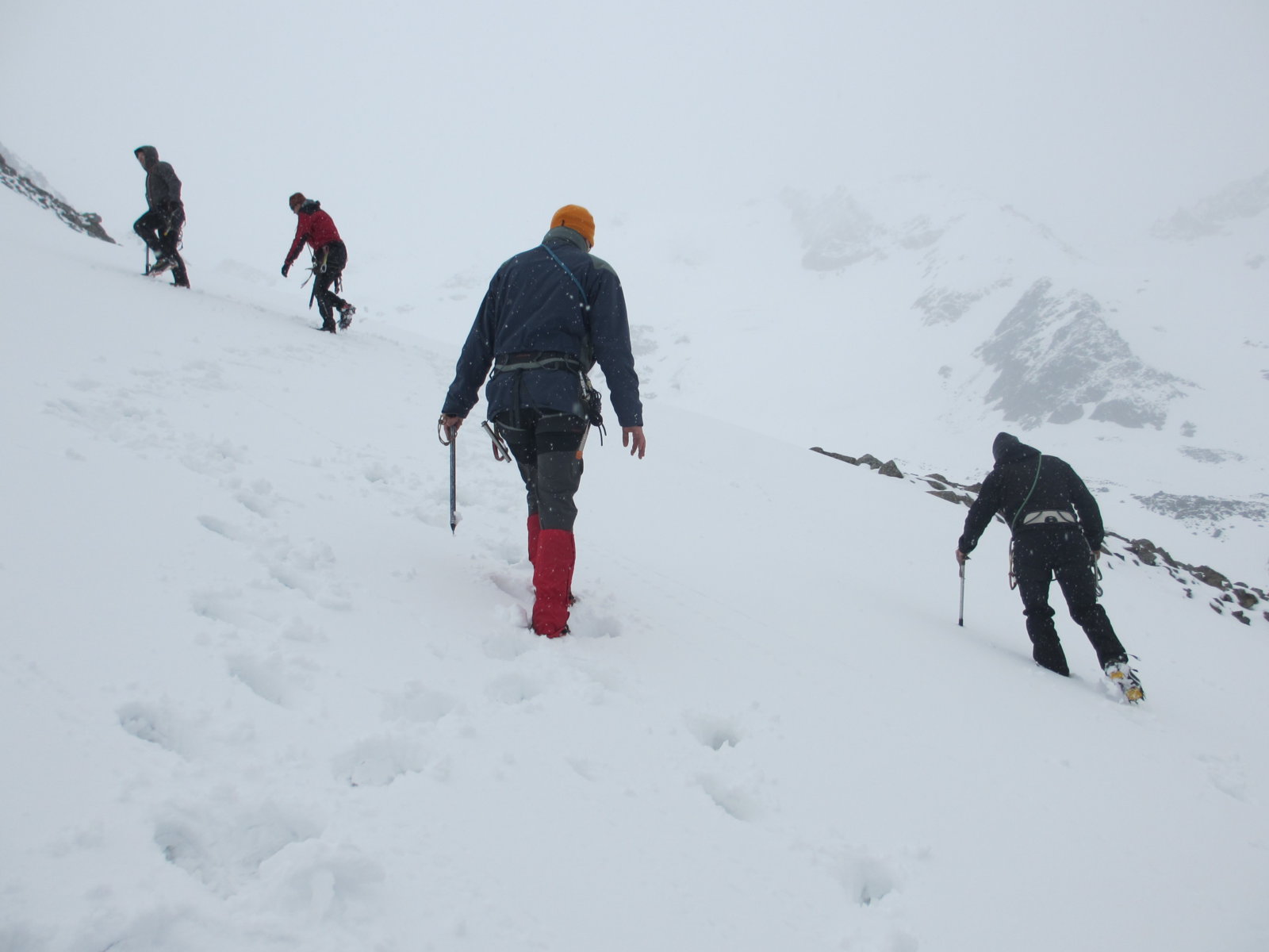 Avvicinamento CRAMPONAGE RAMPONI PICCOZZA alpinismo invernale 1